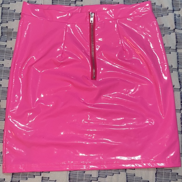 SOLD! 💗HP💗 Trendy Neon Hot Pink PU faux patent leather slit Mini Skirt Sz S - Picture 7 of 7